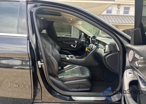 2015 Mercedes-Benz C 300 4Matic из США, поврежденный, VIN 55SWF4KB3FU060216